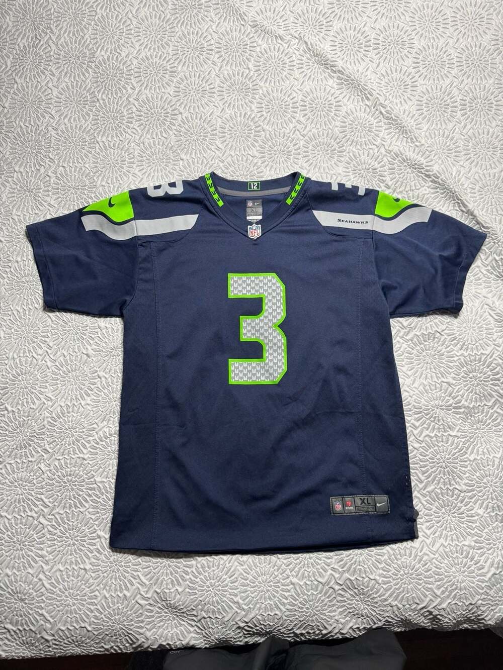 Nike Seattle Seahawks Russell Wilson 3 Football Jersey Youth Size XL 18-20